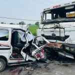 MP के धार में भीषण हादसा, ट्रॉले की टक्कर से वैन सवार गुजरात के 6 युवकों की मौत MP के धार में भीषण हादसा, ट्रॉले की टक्कर से वैन सवार गुजरात के 6 युवकों की मौत