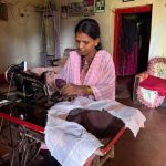पार्वती बघेल घर बैठे कर रहीं अतिरिक्त आमदनी, छोटी बचत से संवार रहीं बेटी का भविष्य