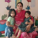 ममता, समर्पण और संकल्प की मिसाल बनीं आंगनवाड़ी कार्यकर्ता शर्मिला ठाकुर