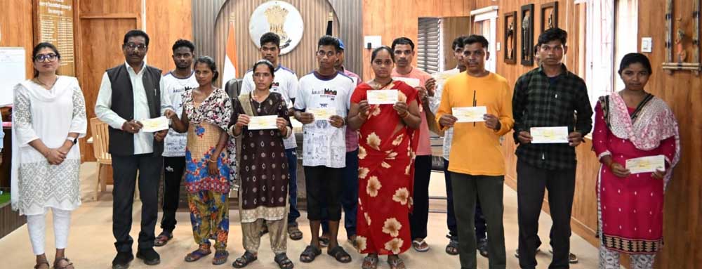 नारायणपुर में आत्मसमर्पित 50 युवाओं के लिए 70.68 लाख रुपए की प्रोत्साहन राशि मंजूर नारायणपुर में आत्मसमर्पित 50 युवाओं के लिए 70.68 लाख रुपए की प्रोत्साहन राशि मंजूर