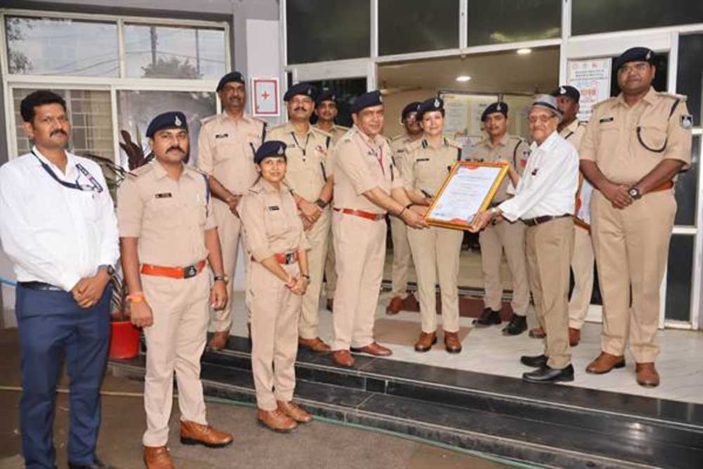 5 पुलिस थानों एवं पुलिस अधीक्षक कार्यालय को मिला ISO प्रमाणन 5 पुलिस थानों एवं पुलिस अधीक्षक कार्यालय को मिला ISO प्रमाणन