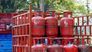 LPG ग्राहकों के लिए जरूरी खबर, 6 दिन में e-KYC नहीं कराई तो बंद हो सकती है बुकिंग LPG ग्राहकों के लिए जरूरी खबर, 6 दिन में e-KYC नहीं कराई तो बंद हो सकती है बुकिंग