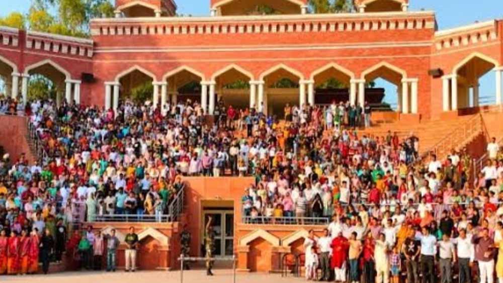 ‘भारत माता की जय’ के नारों से गूंजा हिंद-पाक बॉर्डर, जवानों का जोश देख हर कोई हुआ गौरवान्वित
