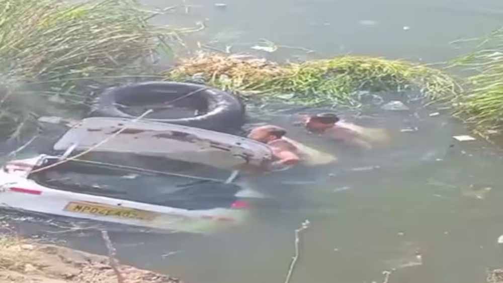 Punjab Accident: तेज रफ्तार कार तालाब में गिरी, AAP के तीन कार्यकर्ताओं की दर्दनाक मौत