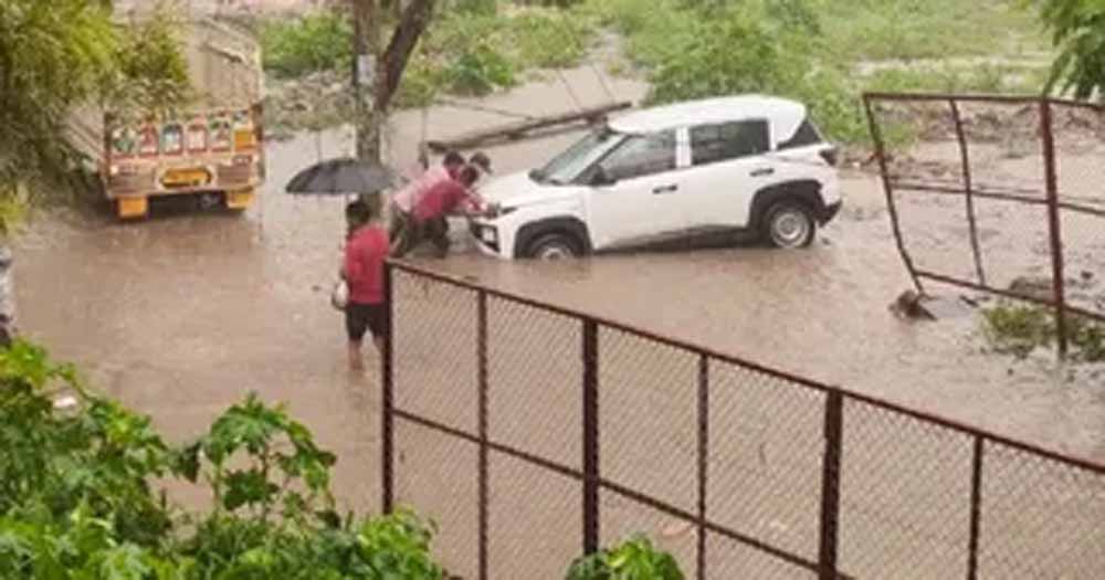 चंडीगढ़ में बारिश का दौर जारी, 19 अगस्त तक बरसेंगे बादल; लोगों को सतर्क रहने की सलाह चंडीगढ़ में बारिश का दौर जारी, 19 अगस्त तक बरसेंगे बादल; लोगों को सतर्क रहने की सलाह