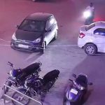 मोहाली में सड़क हादसा: चौराहा पार करते समय दो युवतियां कार की चपेट में आईं मोहाली में सड़क हादसा: चौराहा पार करते समय दो युवतियां कार की चपेट में आईं