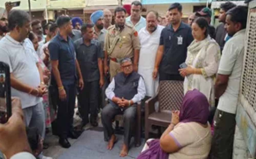 चंडीगढ़ नगर निगम विवाद: प्रशासक ने कमिश्नर से तलब किया जवाब, मेयर भी सवालों के घेरे में चंडीगढ़ नगर निगम विवाद: प्रशासक ने कमिश्नर से तलब किया जवाब, मेयर भी सवालों के घेरे में