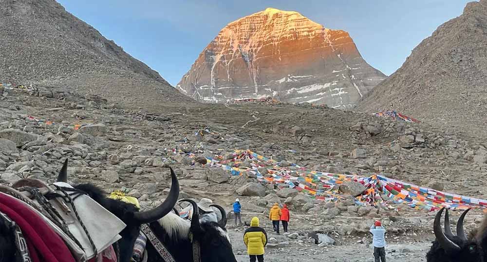 एक दिन देर से निकले तो बच गई 21 लोगों की जान! कैलाश मानसरोवर यात्रा का हैरान करने वाला संयोग