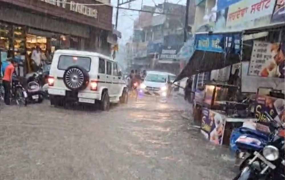 Punjab Rain Alert: पटियाला में 143 MM बारिश से हालात बिगड़े, सड़कों पर भरा पानी