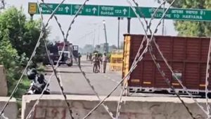 किसानों का बड़ा फैसला: खनौरी बॉर्डर पर पक्का मोर्चा नहीं, केंद्र से चर्चा के लिए दिल्ली जाने की तैयारी किसानों का बड़ा फैसला: खनौरी बॉर्डर पर पक्का मोर्चा नहीं, केंद्र से चर्चा के लिए दिल्ली जाने की तैयारी