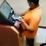ATM में BJP नेता पर तानी पिस्तौल, लुधियाना में आरोपी से भिड़कर नाकाम की लूट ATM में BJP नेता पर तानी पिस्तौल, लुधियाना में आरोपी से भिड़कर नाकाम की लूट