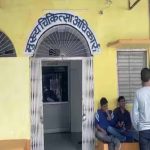 हरियाणा में झोलाछाप डॉक्टर पर CM फ्लाइंग का शिकंजा, छापेमारी में भारी मात्रा में दवाएं मिलीं हरियाणा में झोलाछाप डॉक्टर पर CM फ्लाइंग का शिकंजा, छापेमारी में भारी मात्रा में दवाएं मिलीं