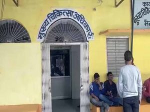 हरियाणा में झोलाछाप डॉक्टर पर CM फ्लाइंग का शिकंजा, छापेमारी में भारी मात्रा में दवाएं मिलीं हरियाणा में झोलाछाप डॉक्टर पर CM फ्लाइंग का शिकंजा, छापेमारी में भारी मात्रा में दवाएं मिलीं