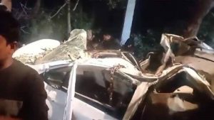 कपूरथला में तेज रफ्तार कार पेड़ से भिड़ी, दो लोगों की मौत, एक घायल कपूरथला में तेज रफ्तार कार पेड़ से भिड़ी, दो लोगों की मौत, एक घायल