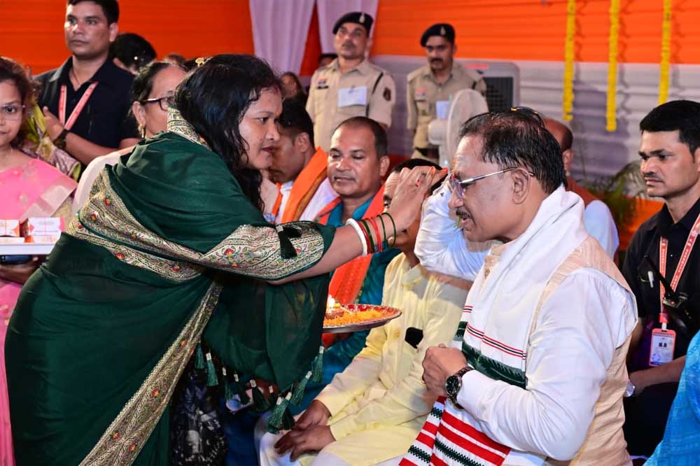 पंडरीपानी में रक्षाबंधन एवं बहनों से संवाद कार्यक्रम में शामिल हुए मुख्यमंत्री  साय