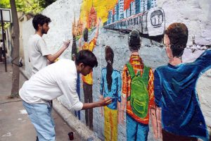 लखनऊ में ग्रैफिटी वॉल पर उकेरी नए उत्तर प्रदेश की तस्वीर लखनऊ में ग्रैफिटी वॉल पर उकेरी नए उत्तर प्रदेश की तस्वीर