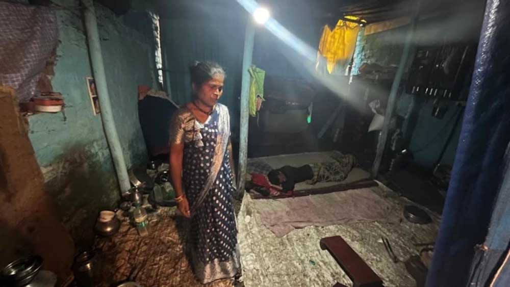 नींद में घरों में घुसा पानी, संभलते-संभलते सब कुछ डूबा; भोपाल की उड़िया बस्ती में बारिश का कहर नींद में घरों में घुसा पानी, संभलते-संभलते सब कुछ डूबा; भोपाल की उड़िया बस्ती में बारिश का कहर