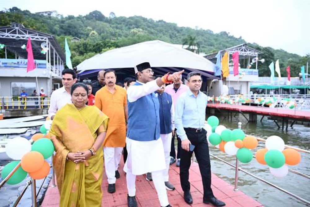 देश में पहली बार तालाब के बीच बनेगा फ्लोटिंग तिरंगा देश में पहली बार तालाब के बीच बनेगा फ्लोटिंग तिरंगा