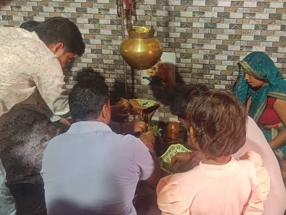 सावन की शिवरात्रि पर काशी विश्वनाथ धाम में श्रद्धालुओं का सागर सावन की शिवरात्रि पर काशी विश्वनाथ धाम में श्रद्धालुओं का सागर