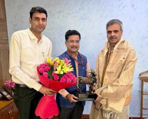 नगरीय प्रशासन विभाग के प्रमुख सचिव  सोनमणि बोरा ने केन्द्रीय आवासन और शहरी कार्य मंत्रालय के सचिव  सत्येन्द्र सिंह से नई दिल्ली में की मुलाकात