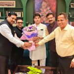 केंद्रीय संचार मंत्री ज्योतिरादित्य सिंधिया से चेम्बर पदाधिकारियों ने की सौजन्य भेंट, विभिन्न महत्वपूर्ण विषयों पर किया आग्रह केंद्रीय संचार मंत्री ज्योतिरादित्य सिंधिया से चेम्बर पदाधिकारियों ने की सौजन्य भेंट, विभिन्न महत्वपूर्ण विषयों पर किया आग्रह