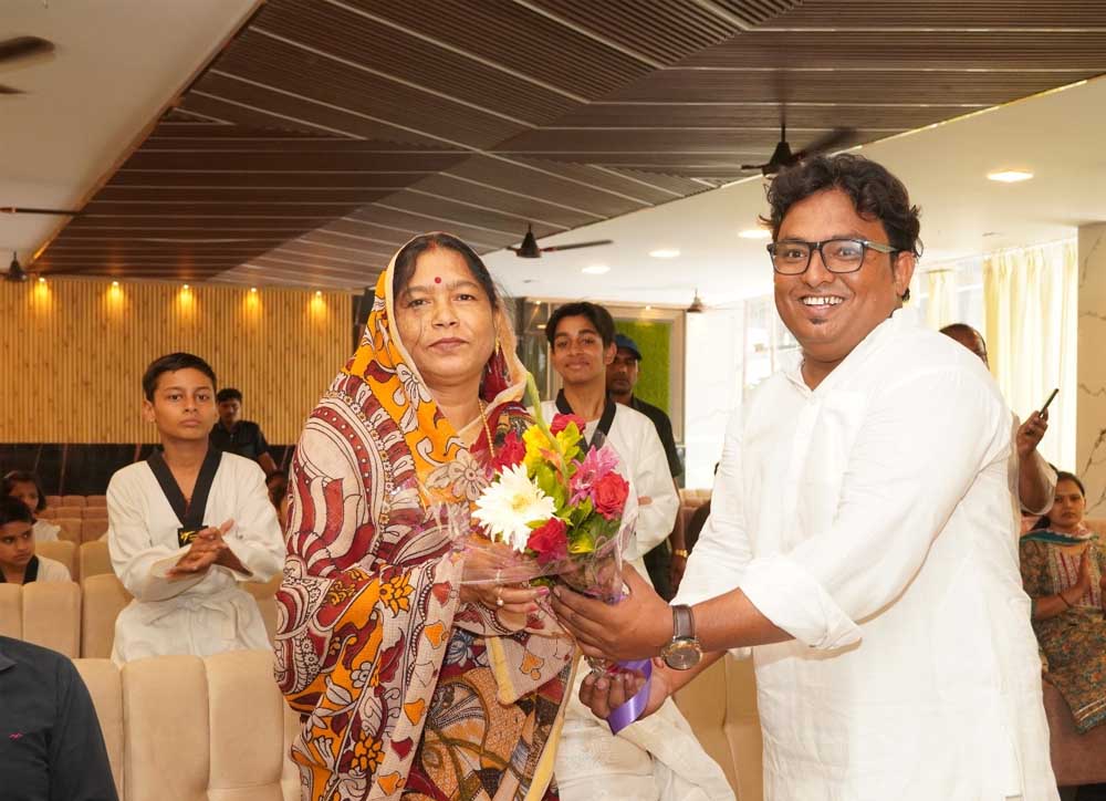 *वैढ़न में ताइक्वांडो छात्र एवं अंतरराष्ट्रीय मास्टर अनस खान किए गए सम्मानित बेटियों को आत्मरक्षा के लिए प्रेरित करने का लिया संकल्प* *वैढ़न में ताइक्वांडो छात्र एवं अंतरराष्ट्रीय मास्टर अनस खान किए गए सम्मानित बेटियों को आत्मरक्षा के लिए प्रेरित करने का लिया संकल्प*