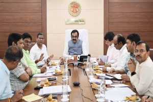 लोक निर्माण मंत्री ने भोपाल की सड़कों की स्थिति की समीक्षा कर दिए सुधार के निर्देश लोक निर्माण मंत्री ने भोपाल की सड़कों की स्थिति की समीक्षा कर दिए सुधार के निर्देश