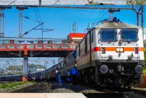 लंबे इंतजार के बाद खुशखबरी, अब खंडवा में भी रुकेगी पुणे-जबलपुर वीकली ट्रेन लंबे इंतजार के बाद खुशखबरी, अब खंडवा में भी रुकेगी पुणे-जबलपुर वीकली ट्रेन
