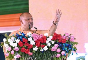 सीएम योगी ने स्टॉल का अवलोकन कर विभिन्न विभागों की योजनाओं की प्रगति की जानकारी ली सीएम योगी ने स्टॉल का अवलोकन कर विभिन्न विभागों की योजनाओं की प्रगति की जानकारी ली