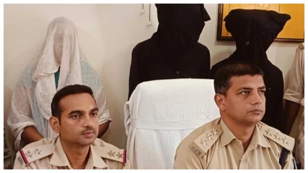 झारखंड के गढ़वा में सनसनीखेज वारदात, प्रेमी के साथ मिलकर पत्नी ने पति को उतारा मौत के घाट झारखंड के गढ़वा में सनसनीखेज वारदात, प्रेमी के साथ मिलकर पत्नी ने पति को उतारा मौत के घाट