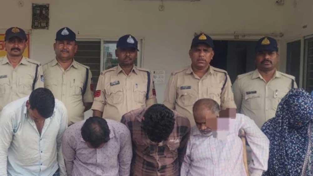 बड़वानी में ‘लुटेरी दुल्हन’ गैंग का खुलासा, शादी का सपना दिखाकर लूटते थे कैश-जेवर; पांच आरोपी गिरफ्तार