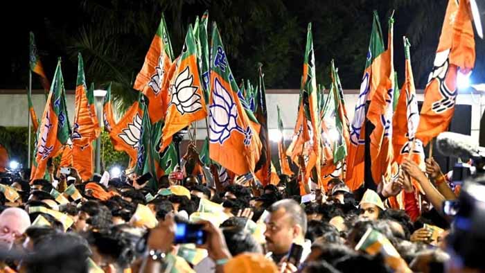 Punjab BJP Crisis: नई नियुक्तियों पर घमासान, कांग्रेस के बाद अब BJP में भी बढ़ी अंदरूनी कलह Punjab BJP Crisis: नई नियुक्तियों पर घमासान, कांग्रेस के बाद अब BJP में भी बढ़ी अंदरूनी कलह