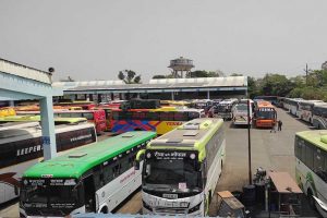 ईरान में युद्ध का बहाना या मनमानी? धमतरी-रायपुर के बीच बस संचालकों ने बढ़ाया किराया