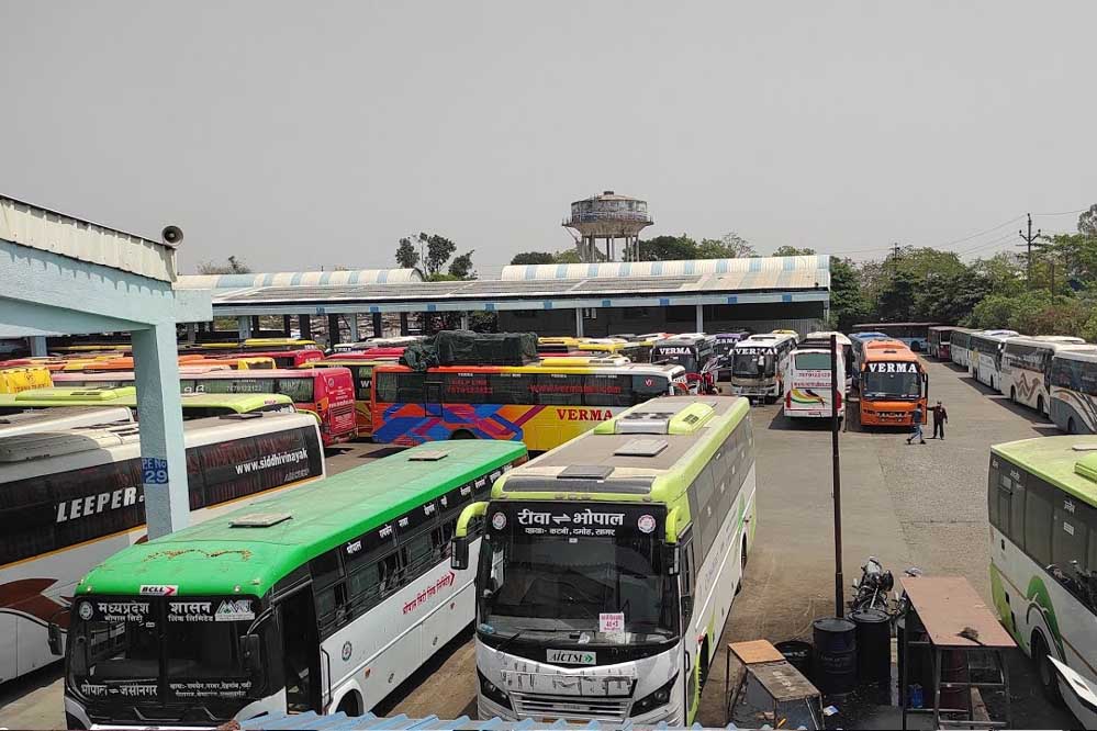 ईरान में युद्ध का बहाना या मनमानी? धमतरी-रायपुर के बीच बस संचालकों ने बढ़ाया किराया
