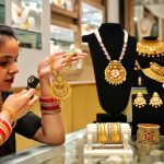 सोना ₹1,000 तक सस्ता, चांदी में ₹2,600 की गिरावट; सुबह-सुबह बदले Gold-Silver के रेट