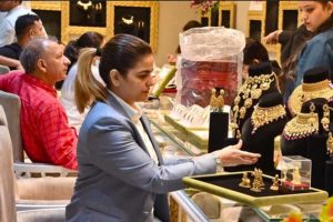 सोना हुआ और महंगा! Gold Rate ने छुआ ₹1.54 लाख का स्तर, जानें ताजा भाव सोना हुआ और महंगा! Gold Rate ने छुआ ₹1.54 लाख का स्तर, जानें ताजा भाव