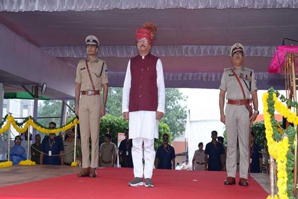 अतिरिक्त पुलिस महानिदेशक चंचल शेखर की मौजूदगी में हुई स्वतंत्रता दिवस परेड की फुल ड्रेस रिहर्सल अतिरिक्त पुलिस महानिदेशक चंचल शेखर की मौजूदगी में हुई स्वतंत्रता दिवस परेड की फुल ड्रेस रिहर्सल