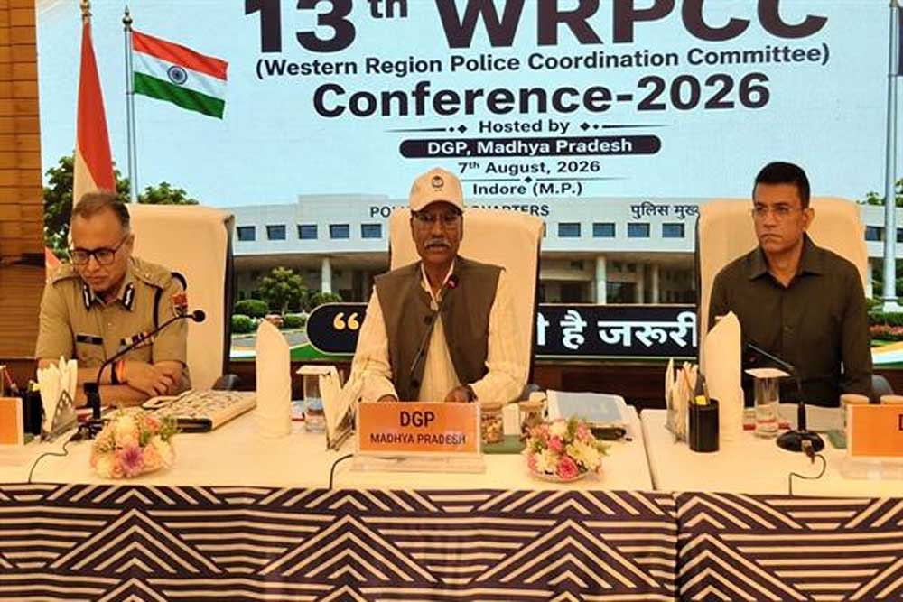 7 राज्यों के पुलिस प्रमुखों ने साइबर अपराध, नार्को नेटवर्क, संगठित अपराध एवं सिंहस्थ-2028 की सुरक्षा व्यवस्था पर बनाई संयुक्त रणनीति 7 राज्यों के पुलिस प्रमुखों ने साइबर अपराध, नार्को नेटवर्क, संगठित अपराध एवं सिंहस्थ-2028 की सुरक्षा व्यवस्था पर बनाई संयुक्त रणनीति