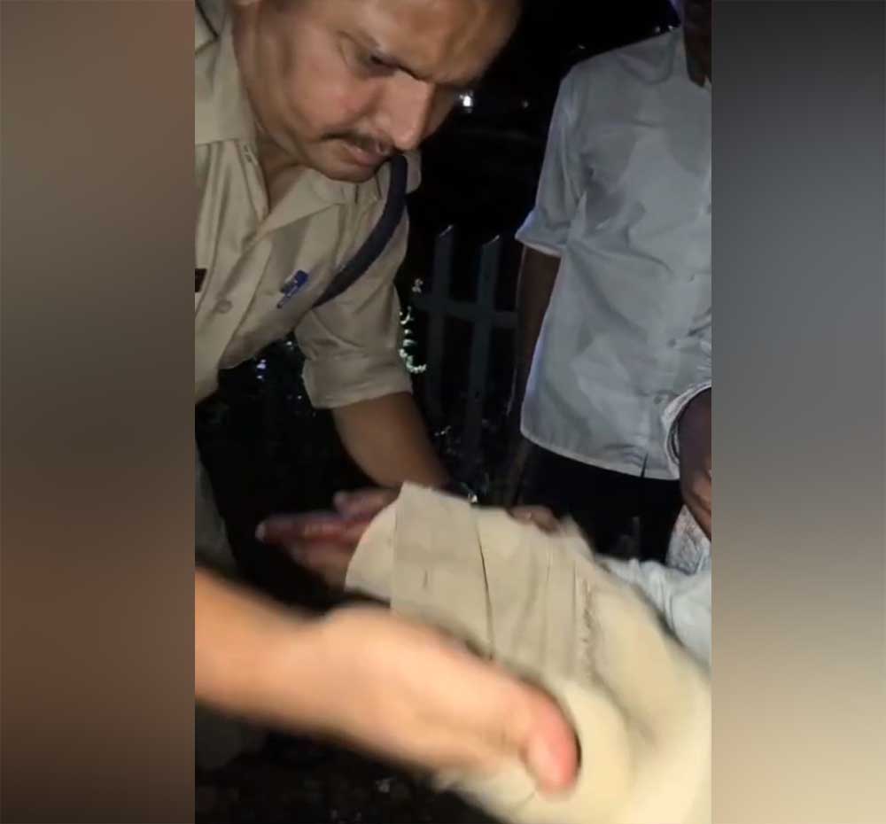 भिंड पुलिस की त्वरित कार्रवाई और अदम्य साहस से टला हादसा