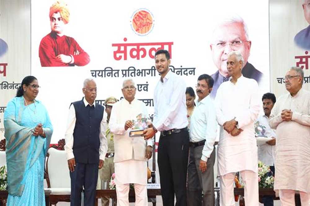 संयमित, संस्कारित और संवेदनशील युवा ही राष्ट्र की सबसे बड़ी शक्ति संयमित, संस्कारित और संवेदनशील युवा ही राष्ट्र की सबसे बड़ी शक्ति