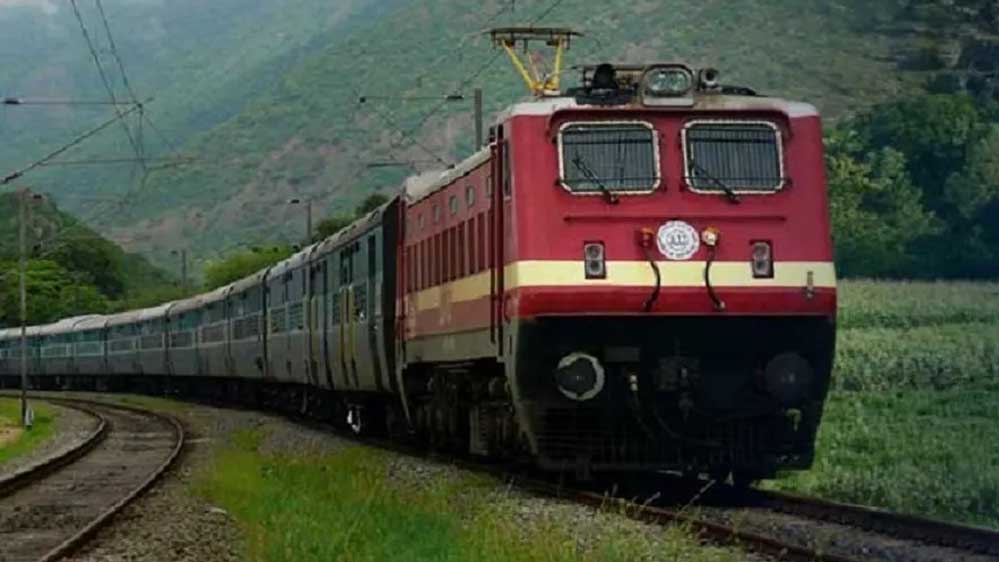 सितंबर-अक्टूबर में रेल सफर से पहले देखें लिस्ट, 18 ट्रेनें रद्द; उत्कल एक्सप्रेस बदले रूट से चलेगी सितंबर-अक्टूबर में रेल सफर से पहले देखें लिस्ट, 18 ट्रेनें रद्द; उत्कल एक्सप्रेस बदले रूट से चलेगी