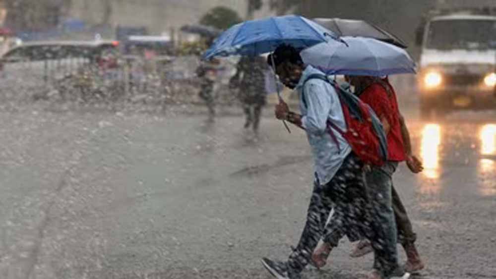 बिहार में बारिश और वज्रपात का खतरा, कई जिलों में तेज हवाओं के साथ अलर्ट जारी बिहार में बारिश और वज्रपात का खतरा, कई जिलों में तेज हवाओं के साथ अलर्ट जारी