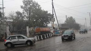 IMD का बड़ा अलर्ट: 18 राज्यों में बारिश-आंधी का कहर, 83 Km/h की रफ्तार से चलेगी हवा