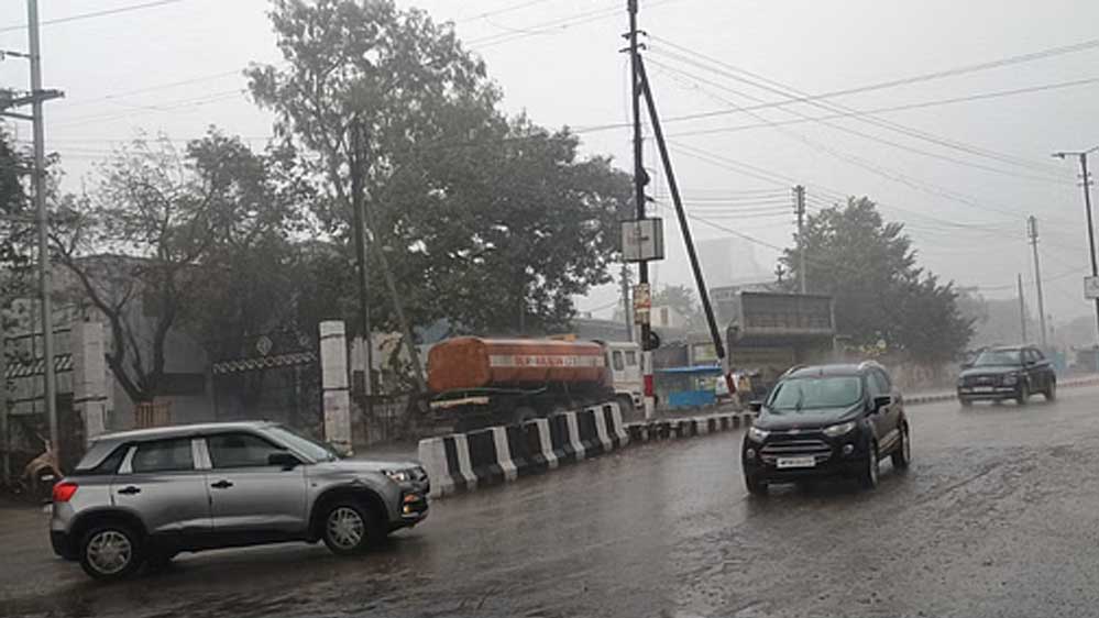IMD का बड़ा अलर्ट: 18 राज्यों में बारिश-आंधी का कहर, 83 Km/h की रफ्तार से चलेगी हवा