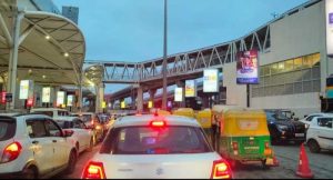 रानी कमलापति स्टेशन पर ट्रैफिक व्यवस्था बेपटरी, प्रीमियम ट्रेनों के वक्त आधे घंटे तक जाम में फंसे वाहन रानी कमलापति स्टेशन पर ट्रैफिक व्यवस्था बेपटरी, प्रीमियम ट्रेनों के वक्त आधे घंटे तक जाम में फंसे वाहन