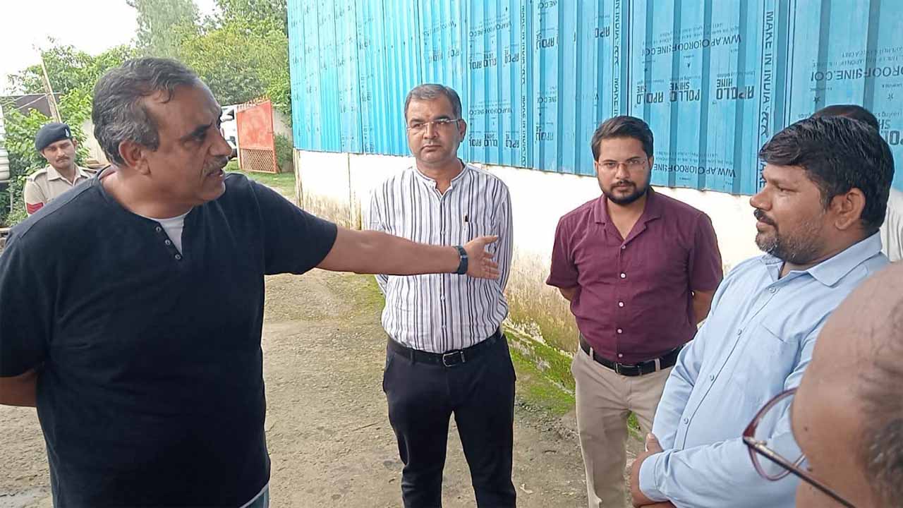 कलेक्टर ने सफल औद्योगिक इकाइयों का किया निरीक्षण, आईटीआई एवं पॉलीटेक्निक विद्यार्थियों के लिए एक्सपोजर विजिट कराने के दिए निर्देश कलेक्टर ने सफल औद्योगिक इकाइयों का किया निरीक्षण, आईटीआई एवं पॉलीटेक्निक विद्यार्थियों के लिए एक्सपोजर विजिट कराने के दिए निर्देश