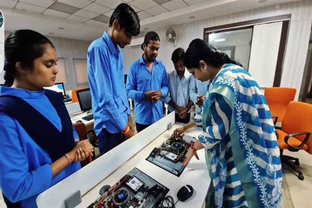 मंत्री  टेटवाल ने प्रशिक्षण अधिकारियों को दी बधाई