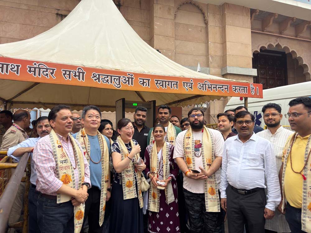 जापानी मेहमानों ने भव्य और दिव्य बाबा विश्वनाथ धाम की आध्यात्मिक आभा को भी निहारा जापानी मेहमानों ने भव्य और दिव्य बाबा विश्वनाथ धाम की आध्यात्मिक आभा को भी निहारा