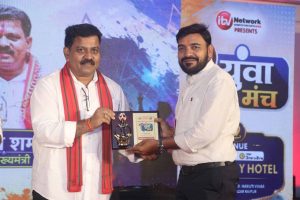 उपमुख्यमंत्री विजय शर्मा ने युवा मंच में किया सम्मानित उपमुख्यमंत्री विजय शर्मा ने युवा मंच में किया सम्मानित