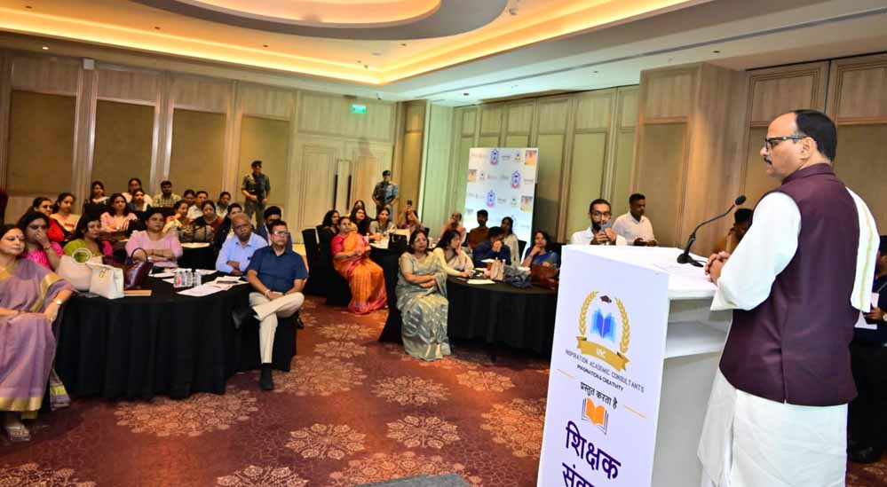 UP Education: AI से नहीं बदलेगी शिक्षकों की भूमिका, ब्रजेश पाठक ने बताया शिक्षा में तकनीक का नया रास्ता UP Education: AI से नहीं बदलेगी शिक्षकों की भूमिका, ब्रजेश पाठक ने बताया शिक्षा में तकनीक का नया रास्ता